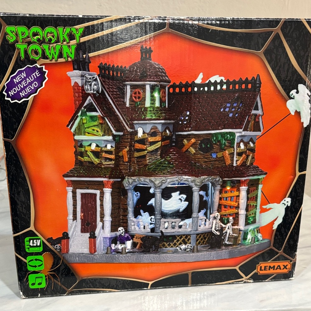 Lemax Spooky Town Ghostly Manor with Green and Orange Accents
